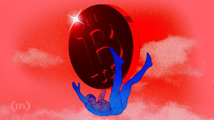 
			Инвесторы выводят биткоин на биржи: это угрожает росту BTC		