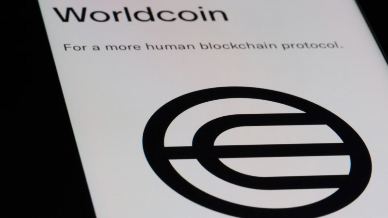 
			Гэнслера обвинили в двойной игре, Worldcoin под давлением, а сенаторы требуют послабления		