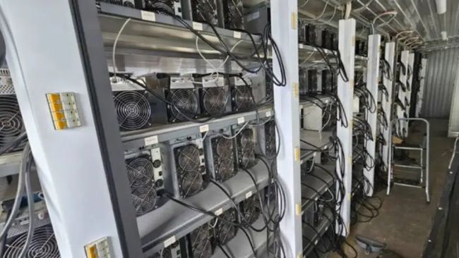 
			В Тюменской области энергетик организовал четыре незаконные фермы для майнинга		